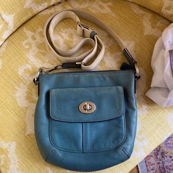 Coach Handbags - Coach crossbody leather handbag.